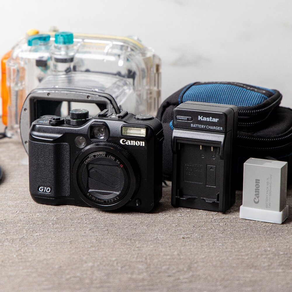 Canon G10 Camera with case extra battery and Canon Wp-dc28 Waterproof Housing